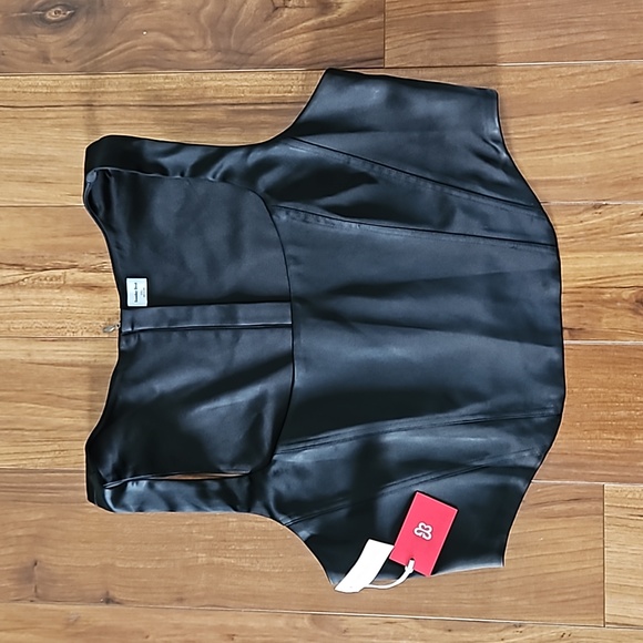 LAST CHANCE Aritzia Sunday Best cropped top - Picture 1 of 4